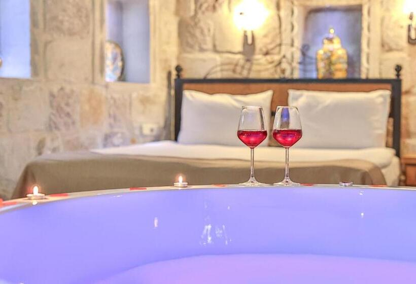 جناح سرير كينج, Bedrock Cave