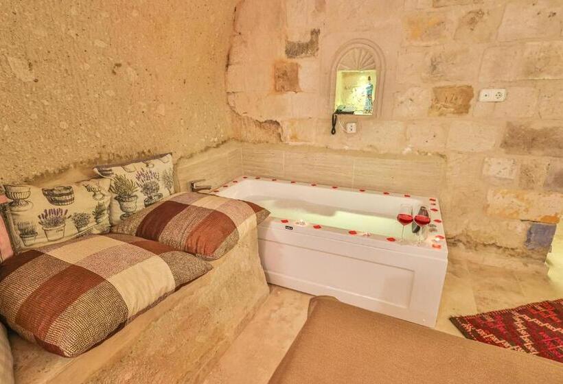 غرفة ديلوكس, Bedrock Cave