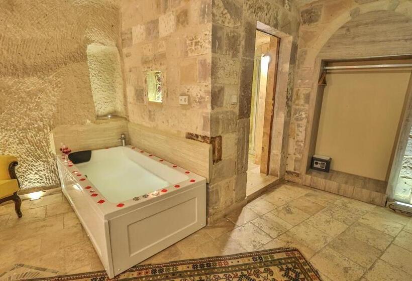 غرفة ديلوكس, Bedrock Cave