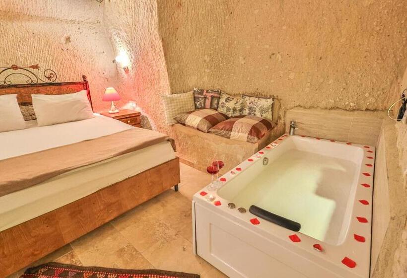 غرفة ديلوكس, Bedrock Cave