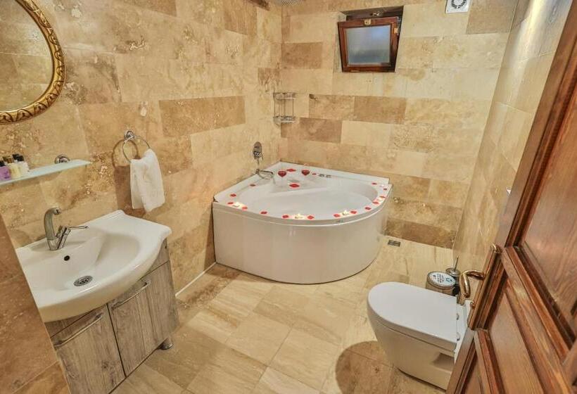 غرفة سوبيريور, Bedrock Cave