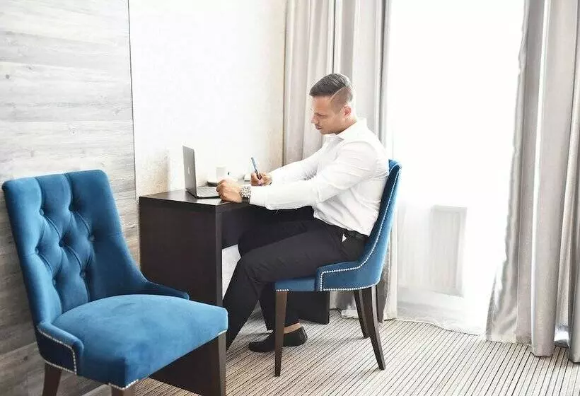 اتاق استاندارد با بالکن, Hermes