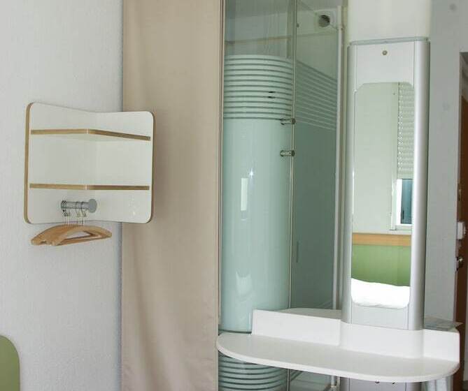 חדר סטנדרט לשלושה, Ibis Budget Castelnaudary  A61