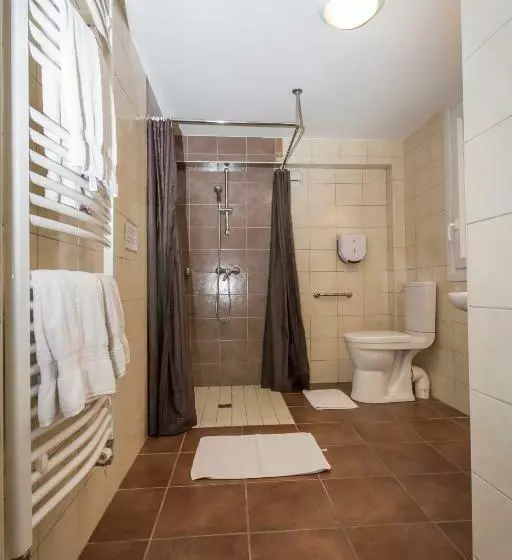 اتاق استاندارد در طبقه همکف, Kapa Gorry