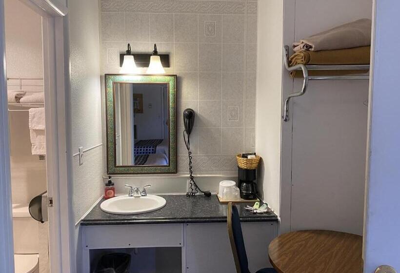 غرفة قياسية سرير كينج, Knights Inn Fairview