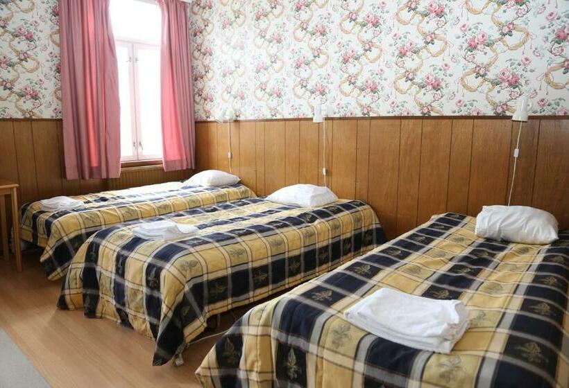 חדר סטנדרט לשלושה, Li Iisalmen Seurahuone