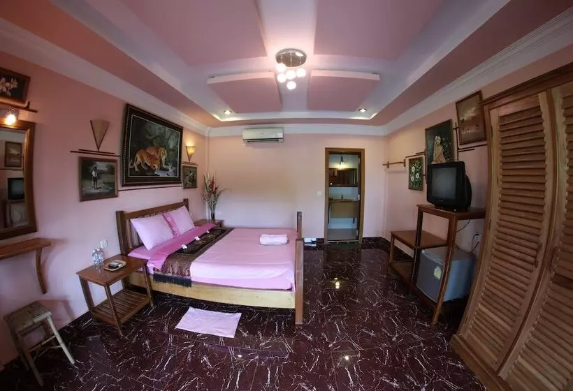 اتاق لوکس, Natural Bungalows Restaurant And Bar