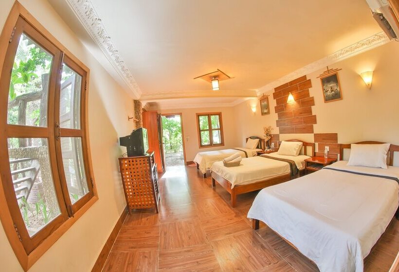 غرفة ديلوكس ثلاثية, Natural Bungalows Restaurant And Bar
