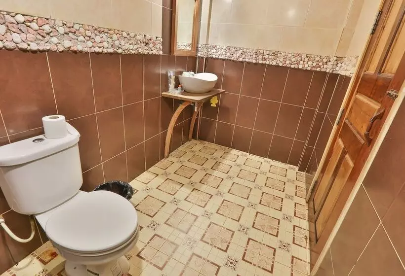 اتاق لوکس سه تخته, Natural Bungalows Restaurant And Bar