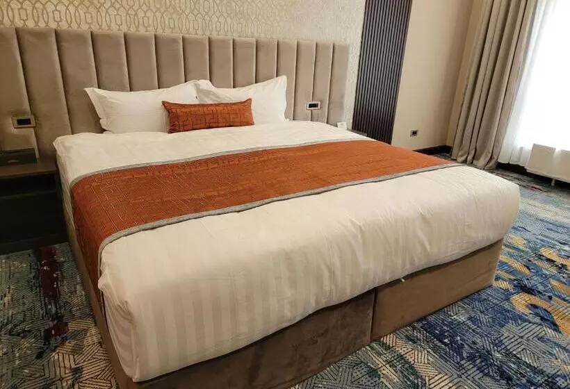 اتاق لوکس, New West