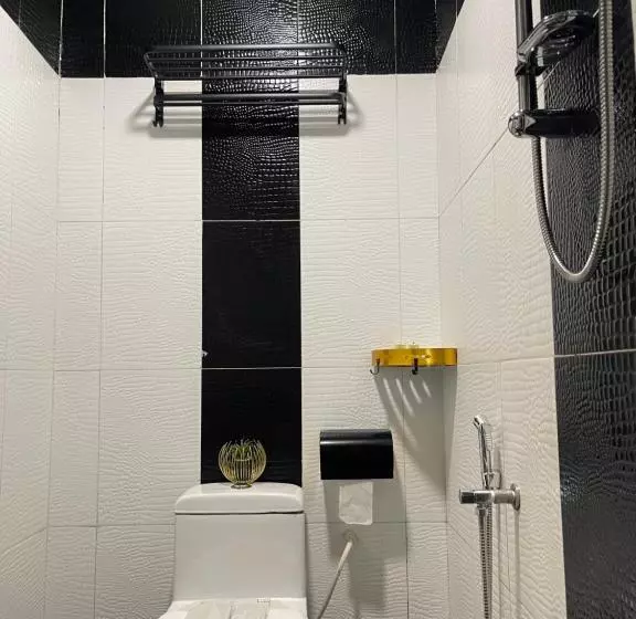 اتاق لوکس سه تخته, Royale City Hotel   10 Min From Klia Klia 2 Airport