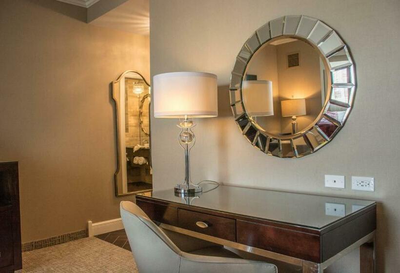 סטודיו דלוקס, The Delavan