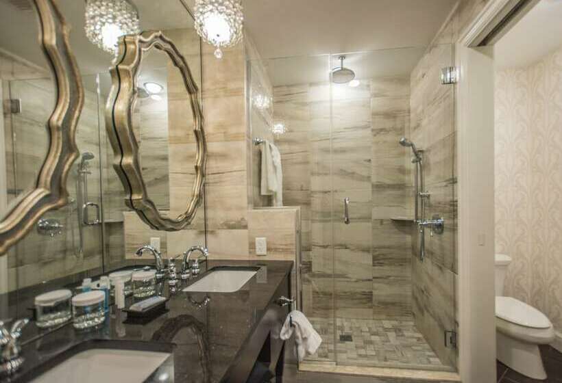 חדר דלוקס, The Delavan