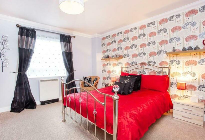 침실 3개 아파트, Riverbank View Three Bedroom Apartment With Free Parking