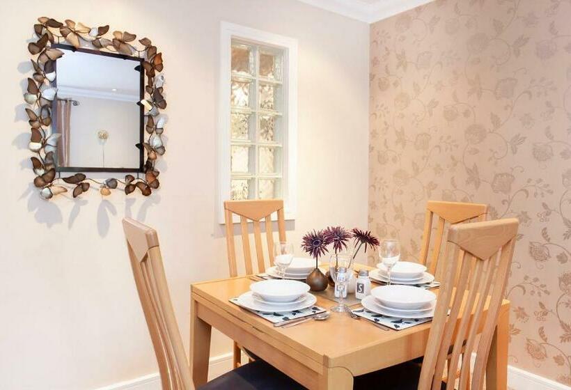 침실 3개 아파트, Riverbank View Three Bedroom Apartment With Free Parking