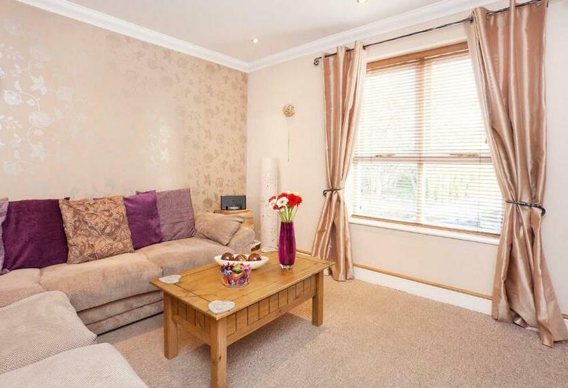 침실 3개 아파트, Riverbank View Three Bedroom Apartment With Free Parking