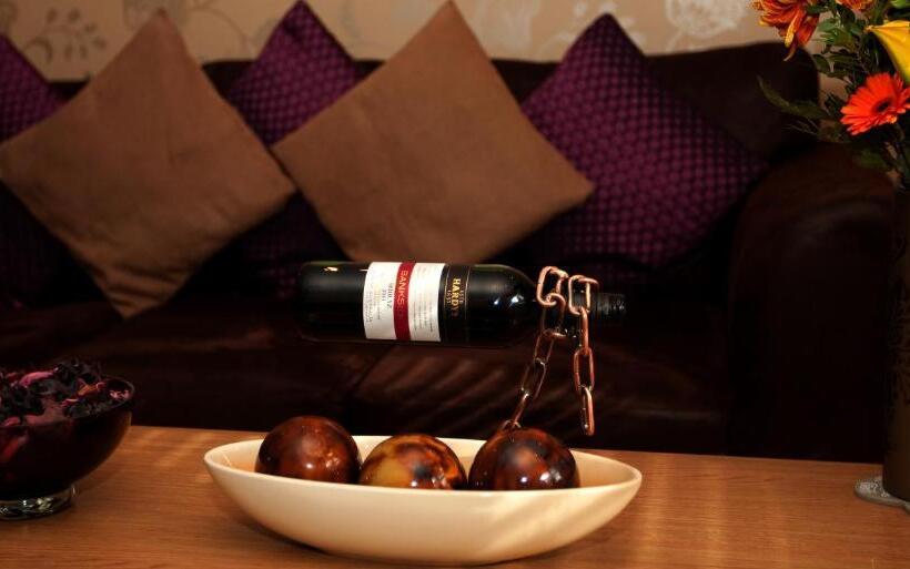 침실 3개 아파트, Riverbank View Three Bedroom Apartment With Free Parking