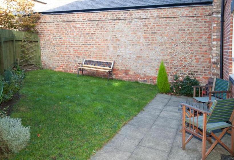 침실 3개 아파트, Riverbank View Three Bedroom Apartment With Free Parking