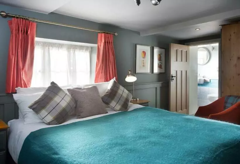 Standard Room, The Ostrich Inn Colnbrook London Heathrow