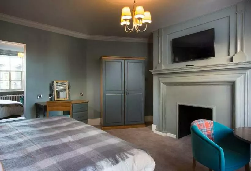 Superior Room, The Ostrich Inn Colnbrook London Heathrow