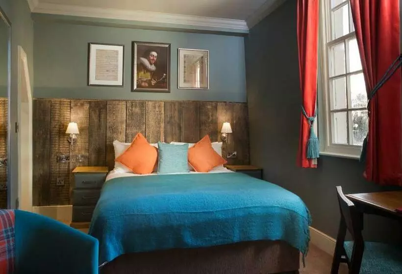 Superior Room, The Ostrich Inn Colnbrook London Heathrow