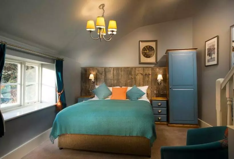 Superior Room, The Ostrich Inn Colnbrook London Heathrow