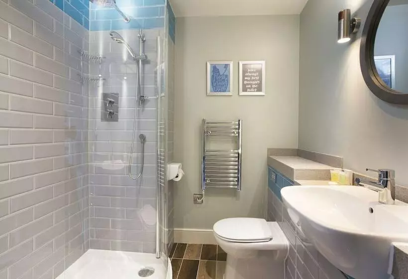 Superior Room, The Ostrich Inn Colnbrook London Heathrow
