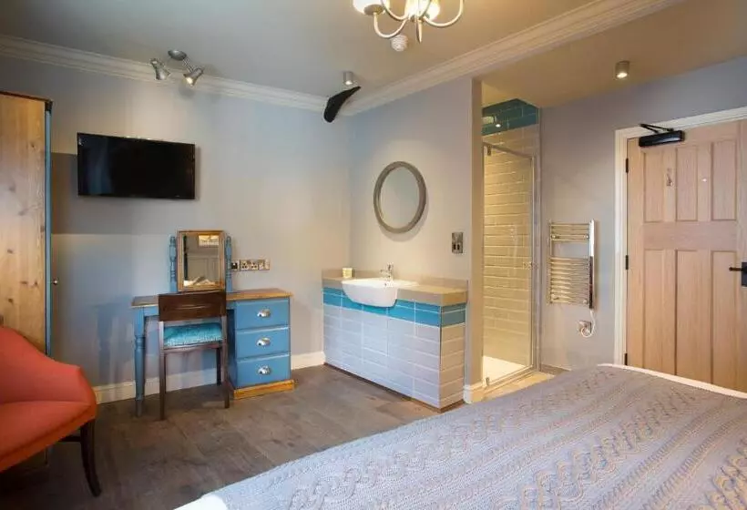 Standard Room, The Ostrich Inn Colnbrook London Heathrow