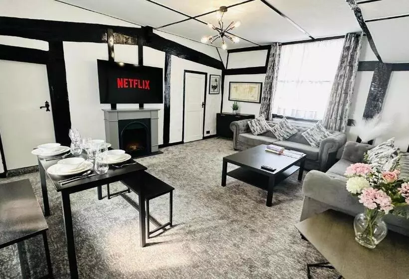 2 Bedroom Apartment, The Ostrich Inn Colnbrook London Heathrow