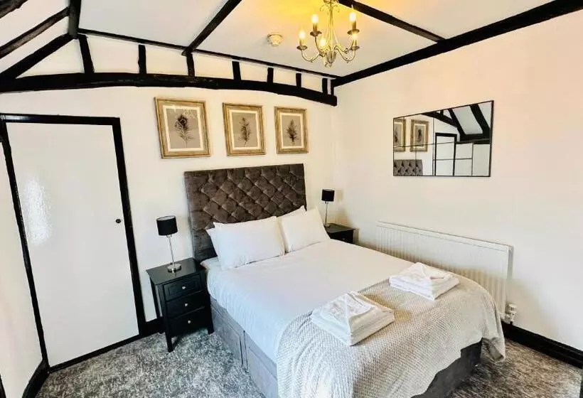 2 Bedroom Apartment, The Ostrich Inn Colnbrook London Heathrow