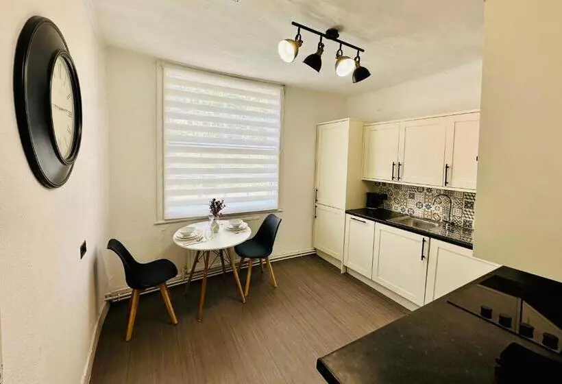 2 Bedroom Apartment, The Ostrich Inn Colnbrook London Heathrow
