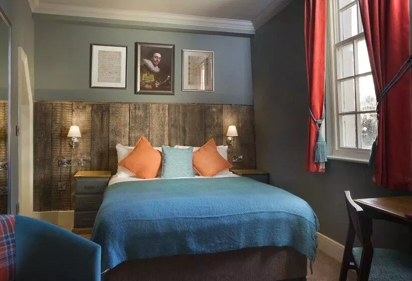 Superior Room, The Ostrich Inn Colnbrook London Heathrow