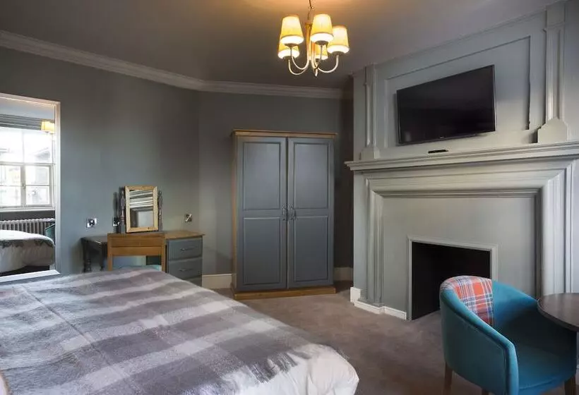Superior Room, The Ostrich Inn Colnbrook London Heathrow