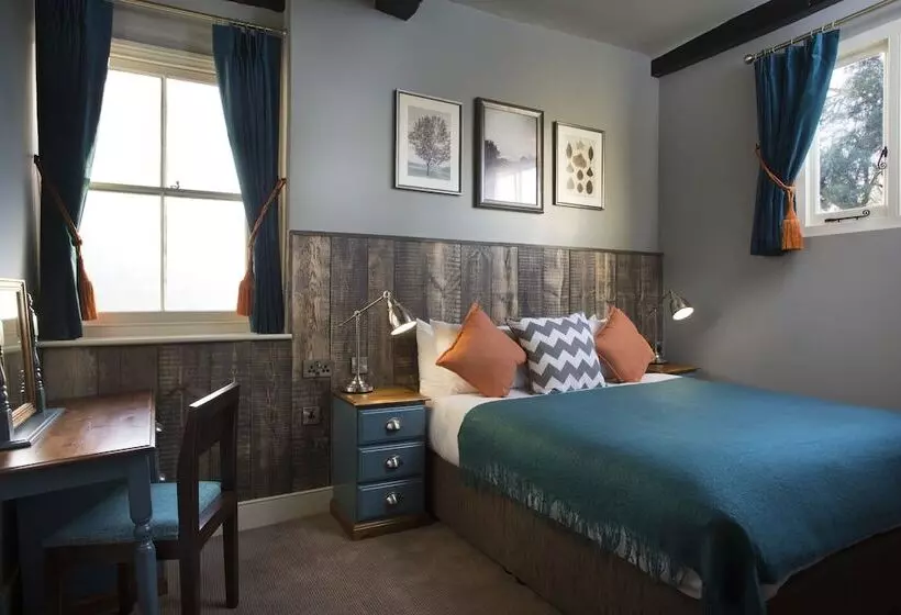 Superior Room, The Ostrich Inn Colnbrook London Heathrow