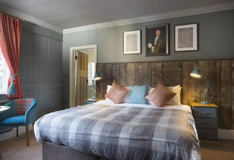 Superior Room, The Ostrich Inn Colnbrook London Heathrow