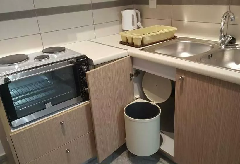 Studio Standard, Varmy