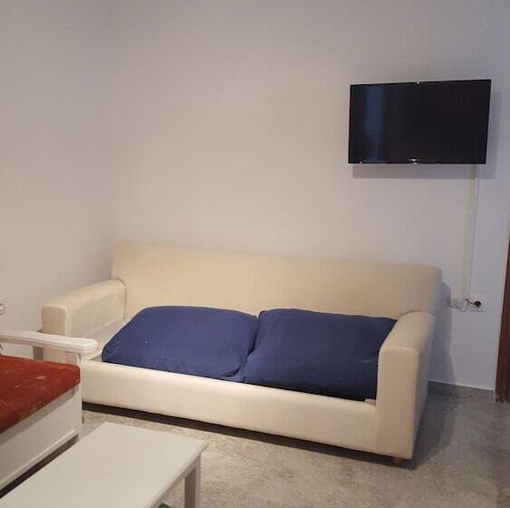 침실 2개 아파트, Varmy