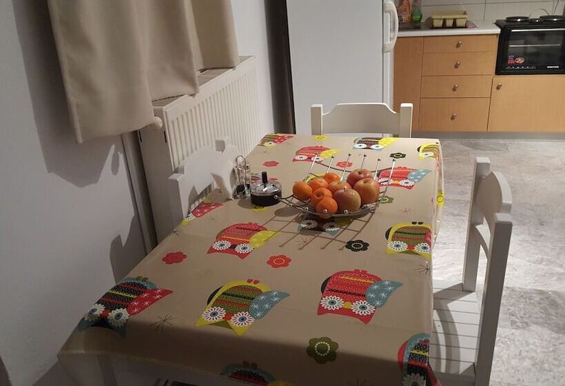 침실 1개 아파트, Varmy