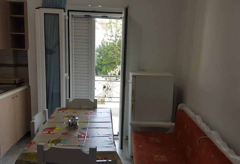 침실 1개 아파트, Varmy