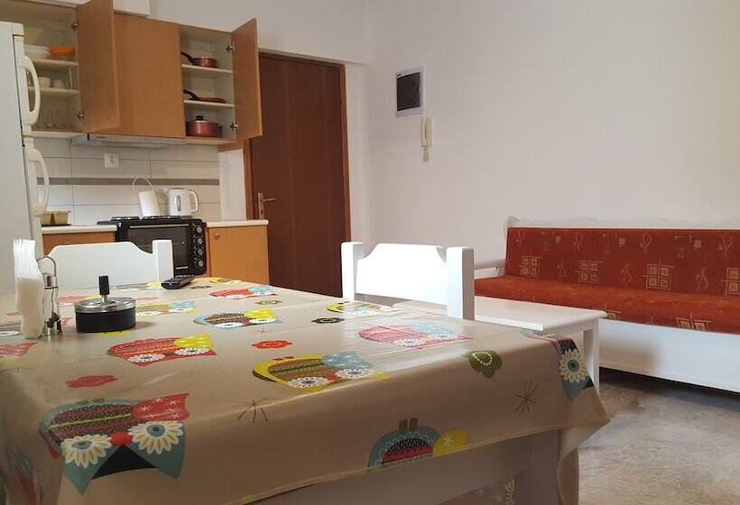 침실 2개 아파트, Varmy