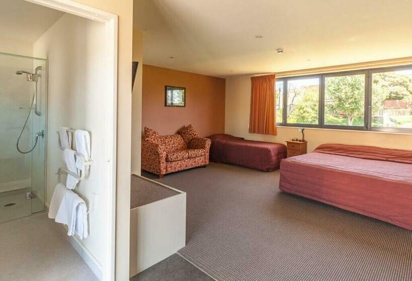 إستوديو قياسى, Waterfront Motel