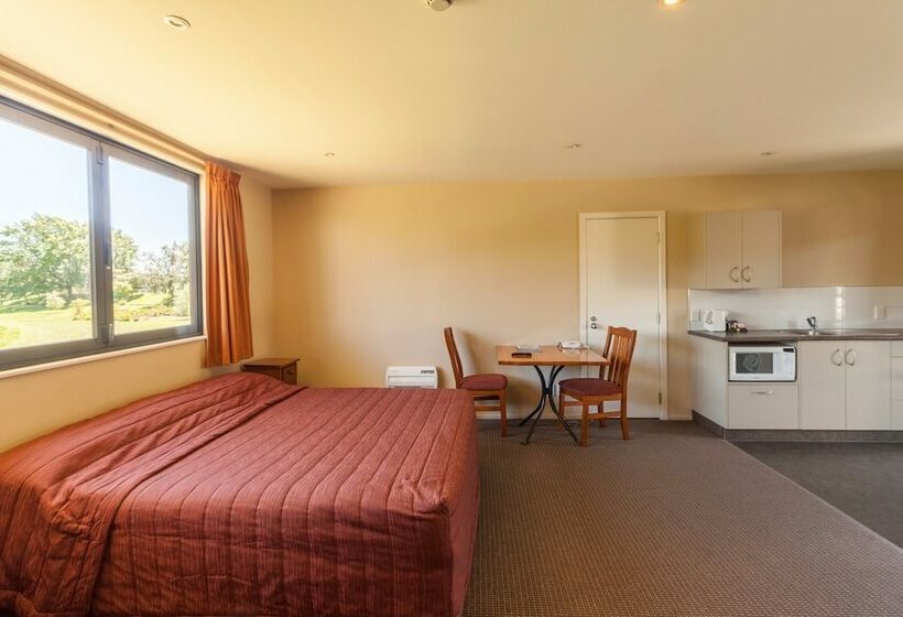 إستوديو قياسى, Waterfront Motel