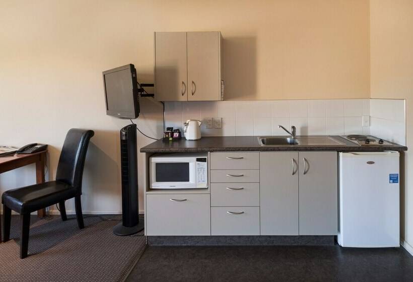 إستوديو قياسى, Waterfront Motel