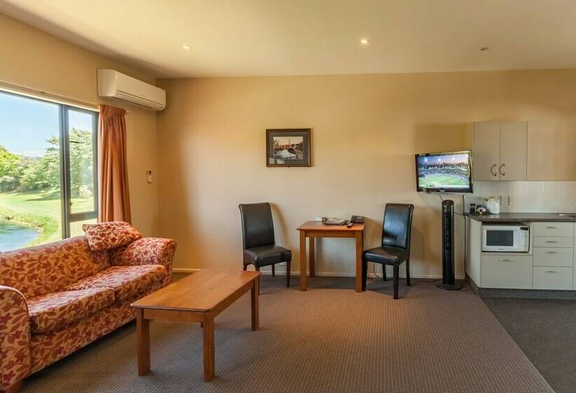 إستوديو قياسى, Waterfront Motel