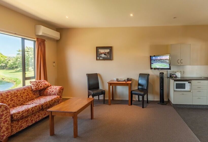 إستوديو قياسى, Waterfront Motel