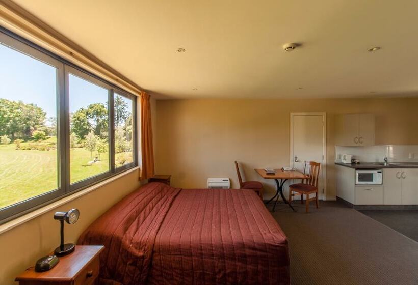 إستوديو قياسى, Waterfront Motel