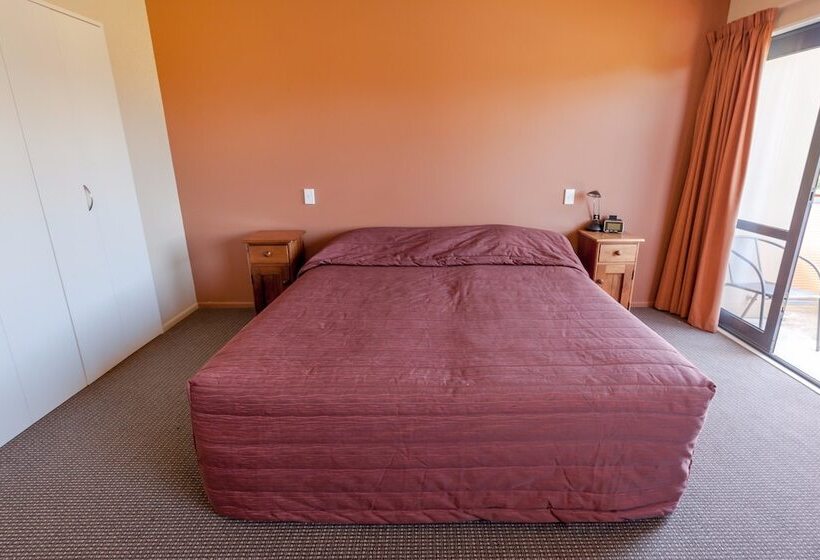 إستوديو قياسى, Waterfront Motel