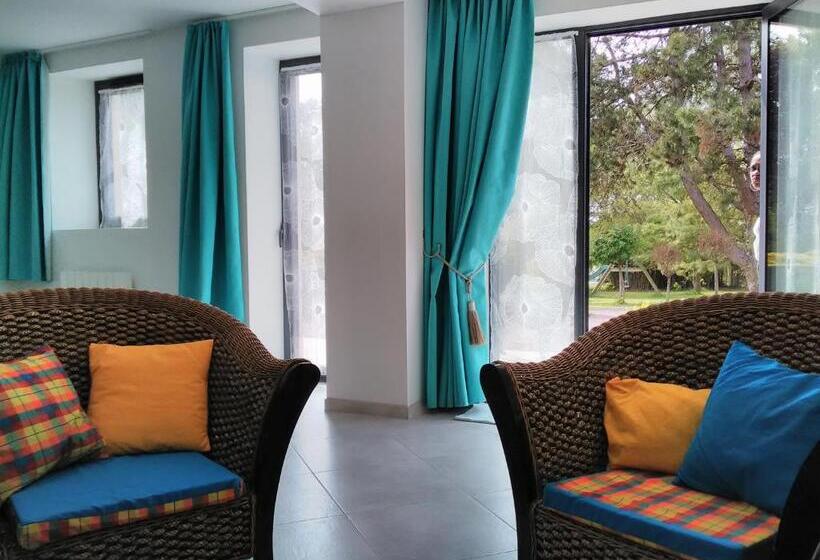 스위트, La Maison Periot