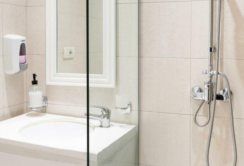 经济房, Artistic Tirana Blloku