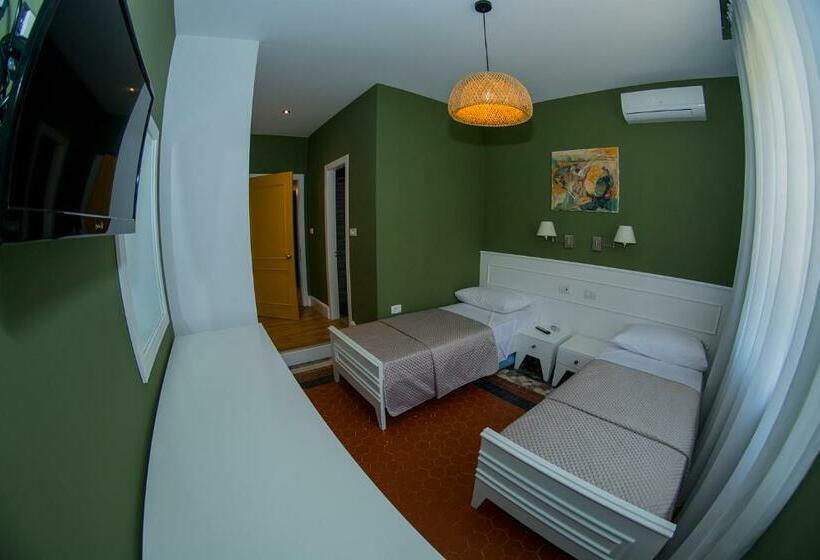 经济房, Artistic Tirana Blloku